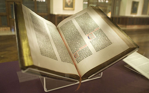 https://upload.wikimedia.org/wikipedia/commons/b/b6/Gutenberg_Bible%2C_Lenox_Copy%2C_New_York_Public_Library%2C_2009._Pic_01.jpg